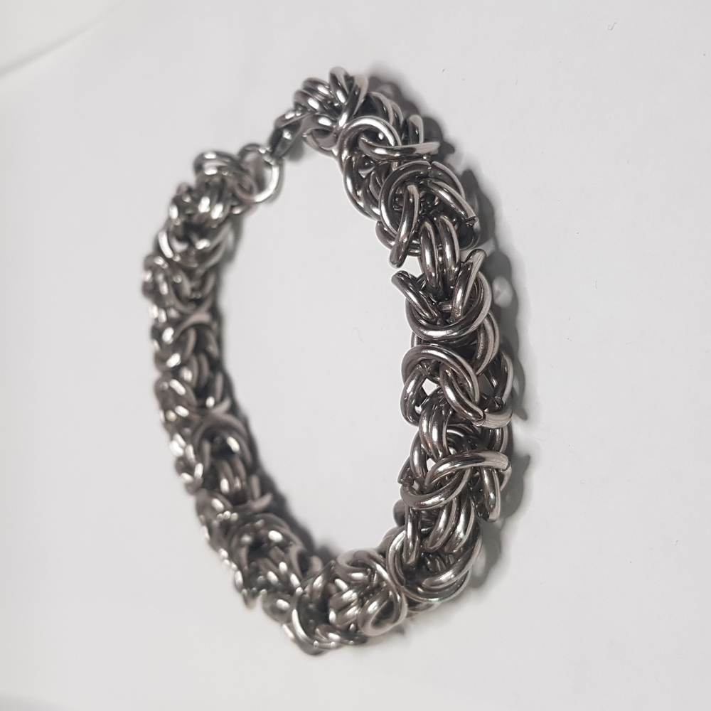 Thick chainmaille bracelet